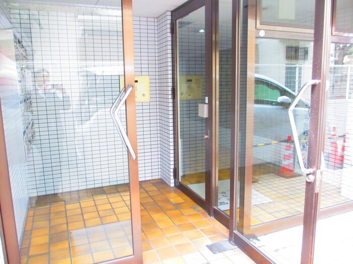 物件外観写真4　(エントランス部分)