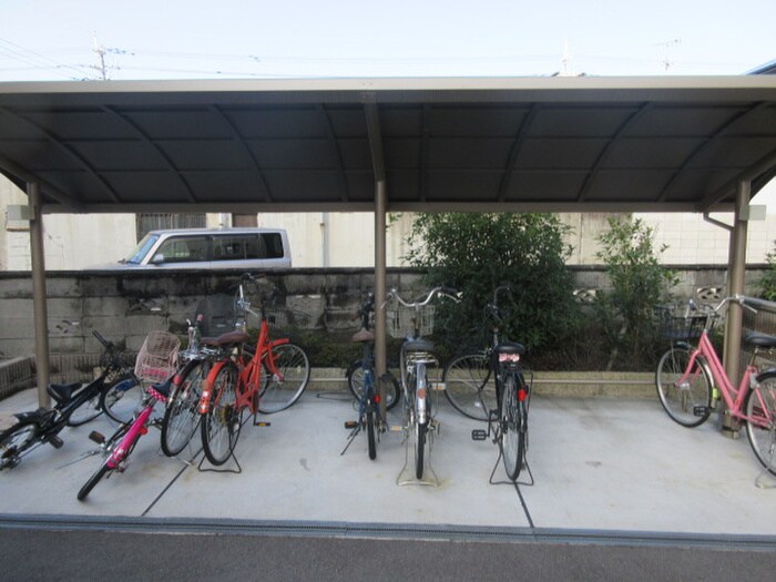 物件外観写真4　(駐輪場)