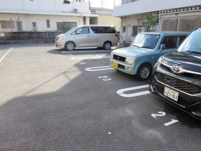 物件外観写真6　(駐車場)