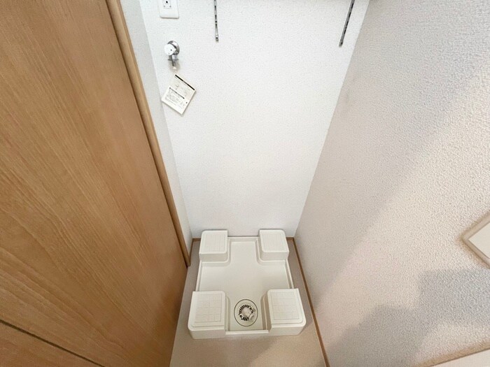 物件内観写真18　(洗濯機置場)