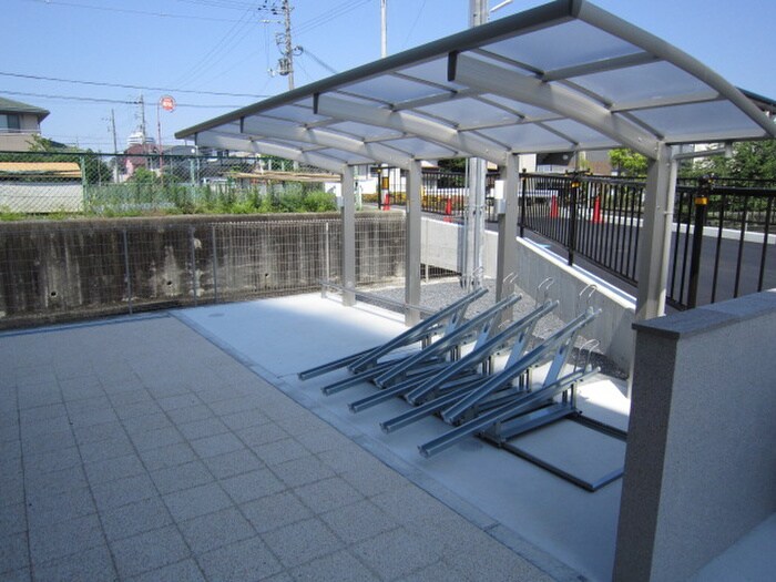 物件外観写真3　(駐輪場)