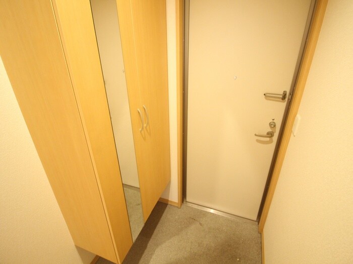物件内観写真13　(玄関)