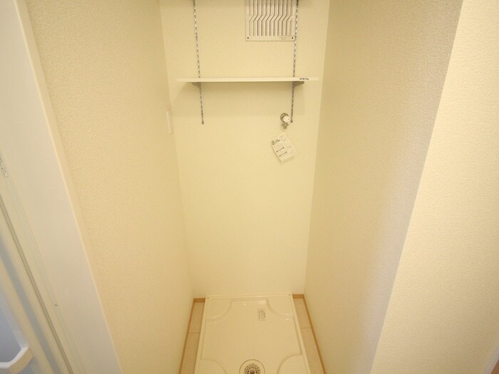 物件内観写真14　(洗濯機置場)