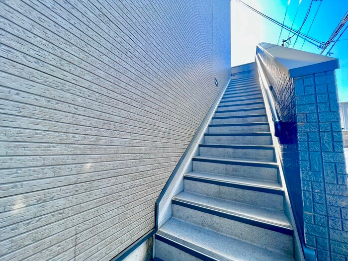 物件外観写真6　(エントランス部分)