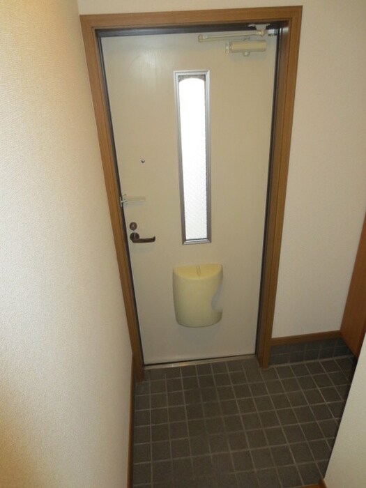 物件内観写真12　(玄関)