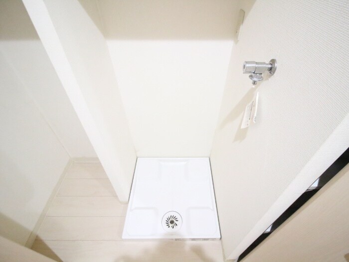 物件内観写真8　(洗濯機置場)