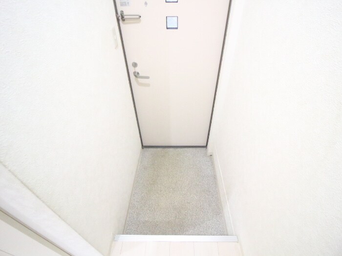 物件内観写真13　(玄関)
