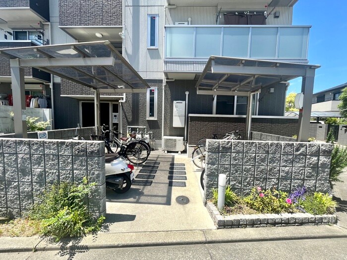 物件外観写真3　(駐輪場)