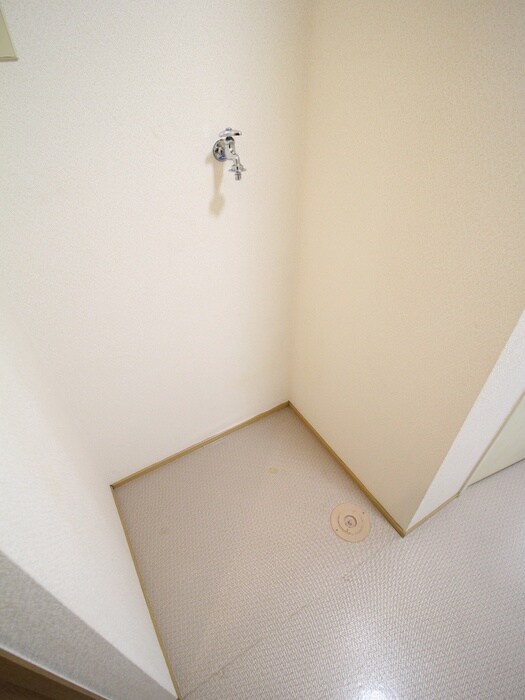 物件内観写真10　(洗濯機置場)