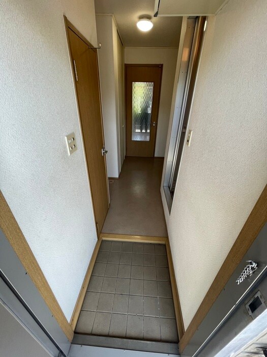 物件内観写真16　(玄関)
