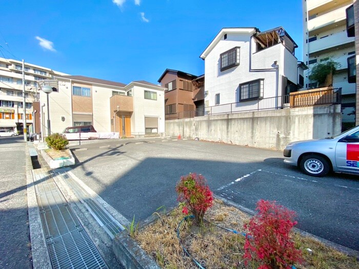 物件外観写真3　(駐車場)