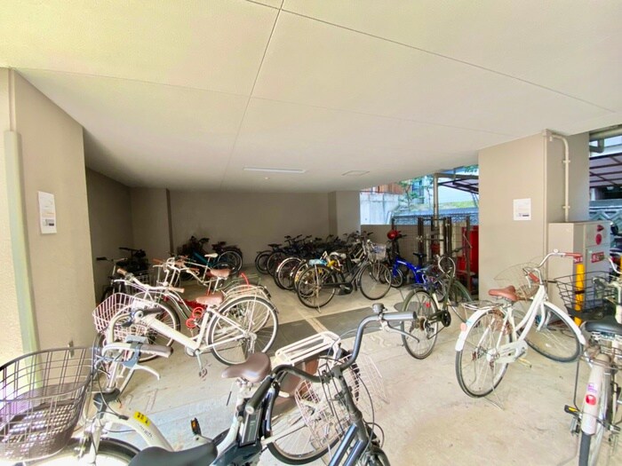 物件外観写真5　(駐輪場)