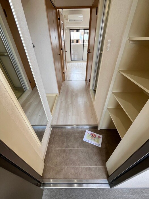 物件内観写真15　(玄関)