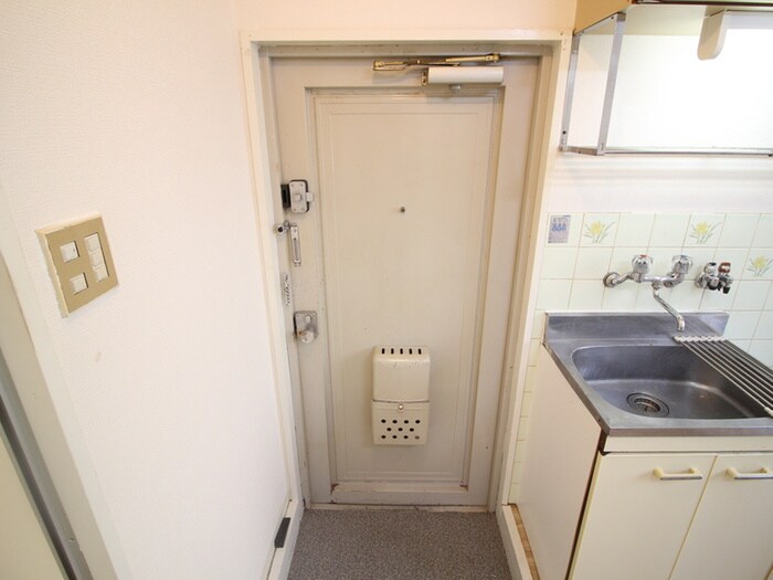 物件内観写真12　(玄関)