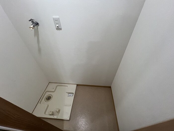 物件内観写真8　(洗濯機置場)