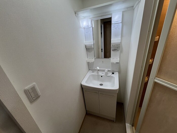 物件内観写真9　(洗面)