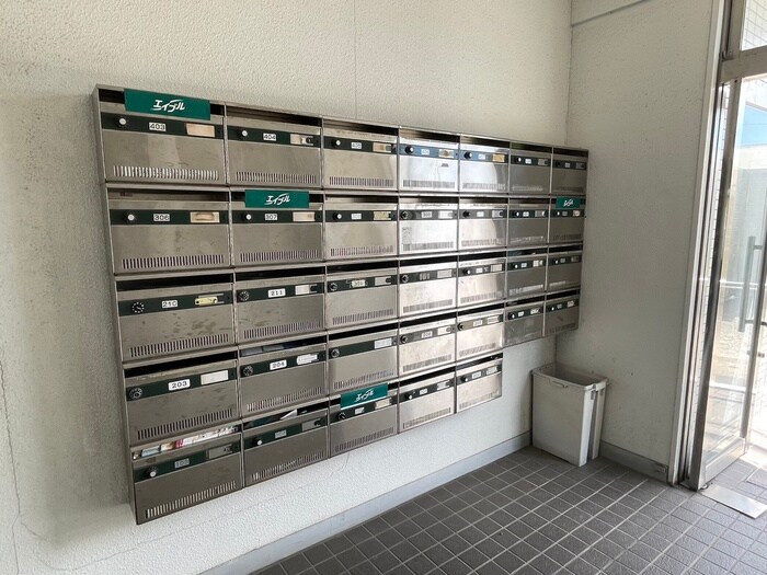 物件外観写真5　(エントランス部分)