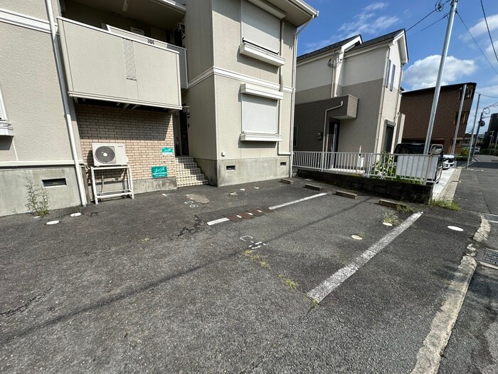物件外観写真5　(駐車場)