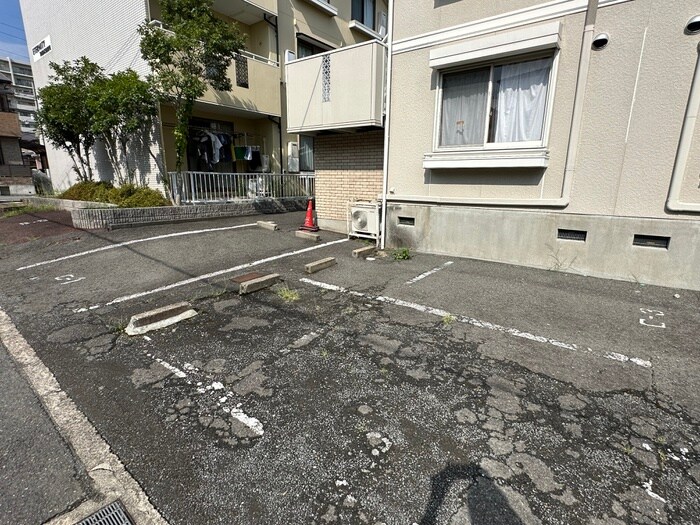 物件外観写真6　(駐車場)