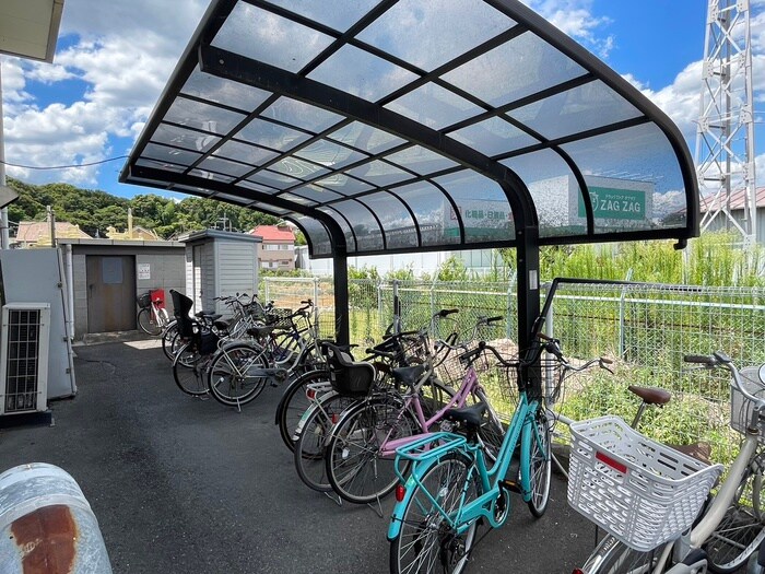 物件外観写真5　(駐輪場)