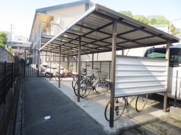 物件外観写真4　(駐輪場)
