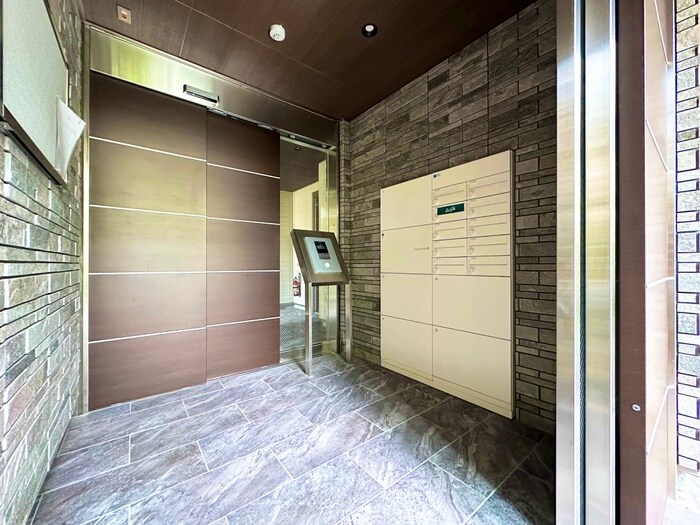 物件外観写真4　(エントランス部分)