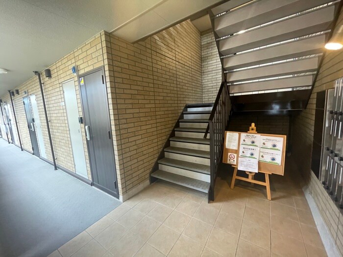 物件外観写真4　(エントランス部分)