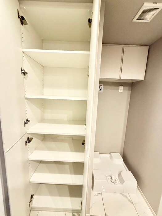 物件内観写真16　(洗濯機置場)