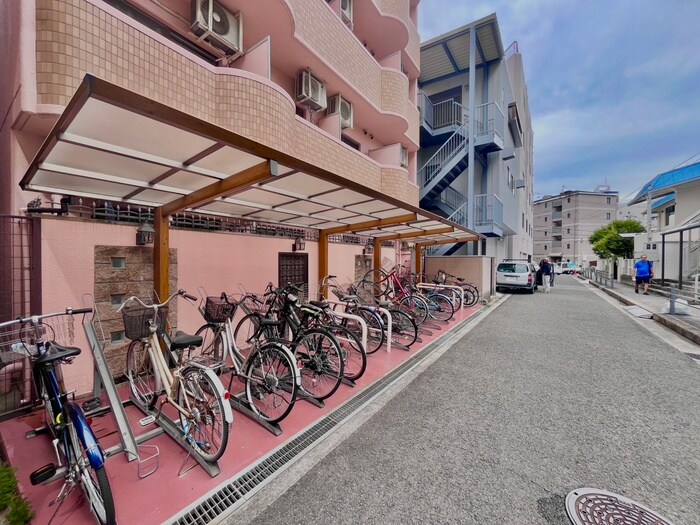 物件外観写真4　(駐輪場)