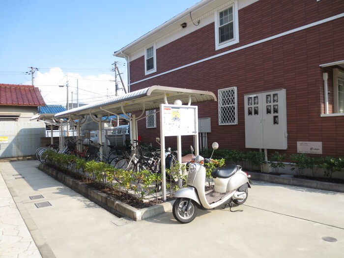 物件外観写真3　(駐輪場)