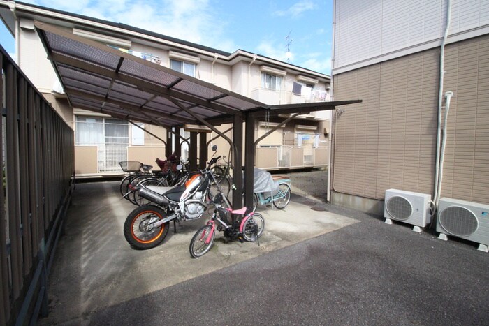 物件外観写真4　(駐輪場)