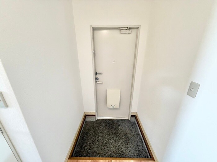 物件内観写真16　(玄関)