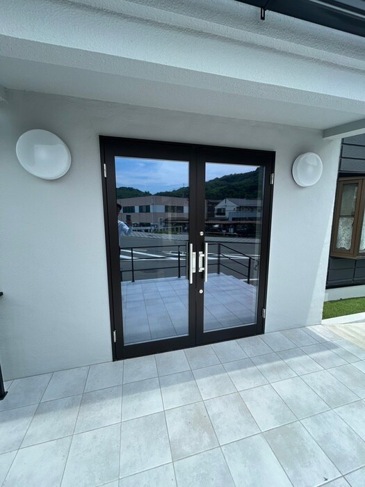 物件外観写真4　(エントランス部分)