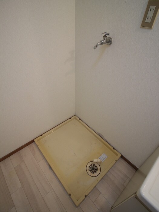 物件内観写真13　(洗濯機置場)