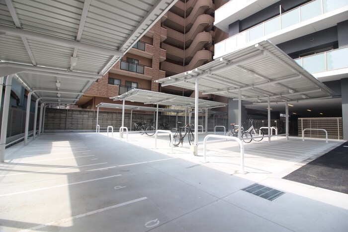 物件外観写真4　(駐輪場)