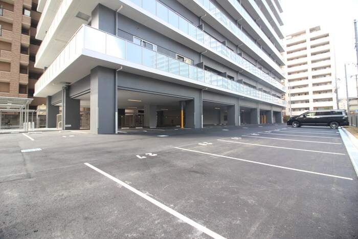 物件外観写真5　(駐車場)