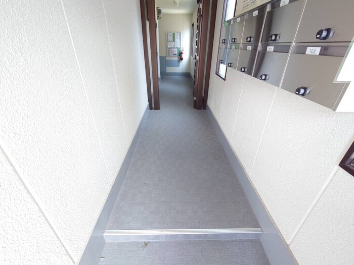 物件外観写真5　(エントランス部分)