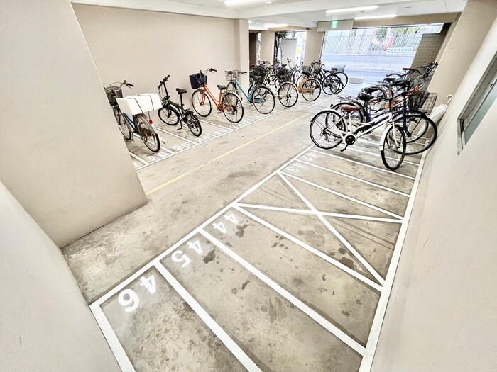 物件外観写真5　(駐輪場)