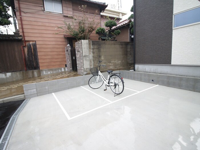 物件外観写真4　(駐輪場)