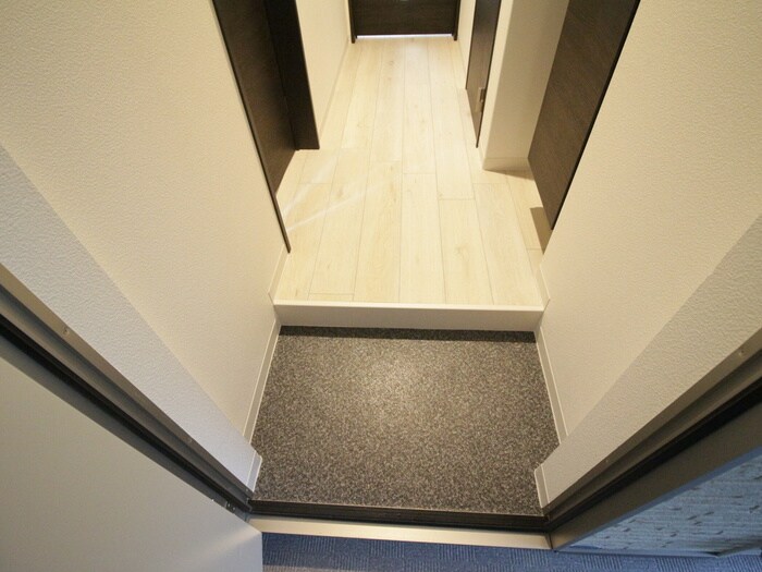 物件内観写真16　(玄関)