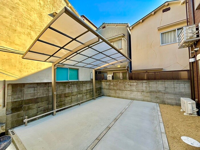 物件外観写真4　(バイク置き場)