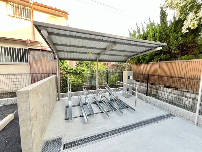 物件外観写真3　(駐輪場)