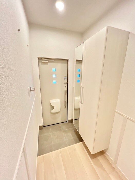 物件内観写真16　(玄関)