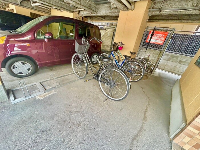 物件外観写真5　(駐輪場)