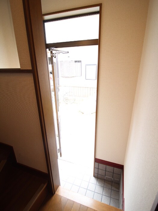 物件内観写真17　(玄関)