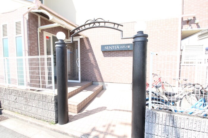 物件外観写真3　(エントランス部分)