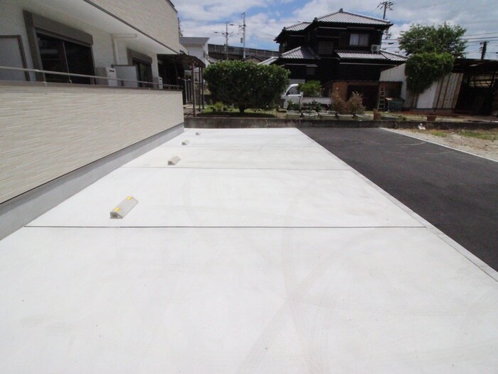 物件外観写真5　(駐車場)