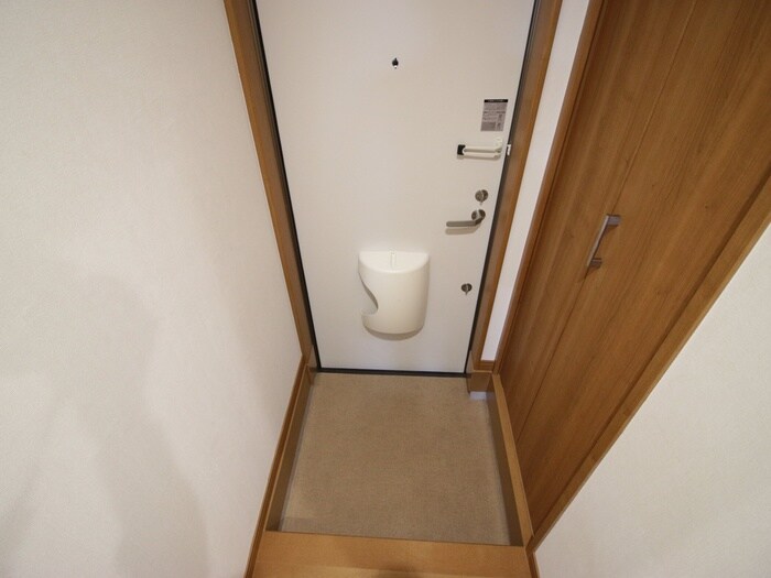 物件内観写真16　(玄関)