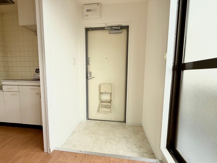 物件内観写真7　(玄関)