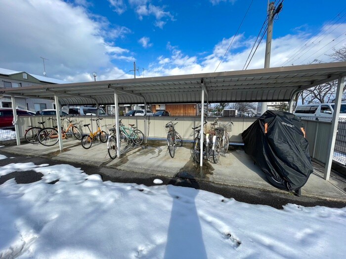 物件外観写真3　(駐輪場)